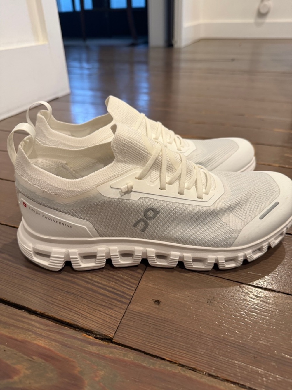 On Running Cloud Versa Sneakers in White - Picture 3 of 6